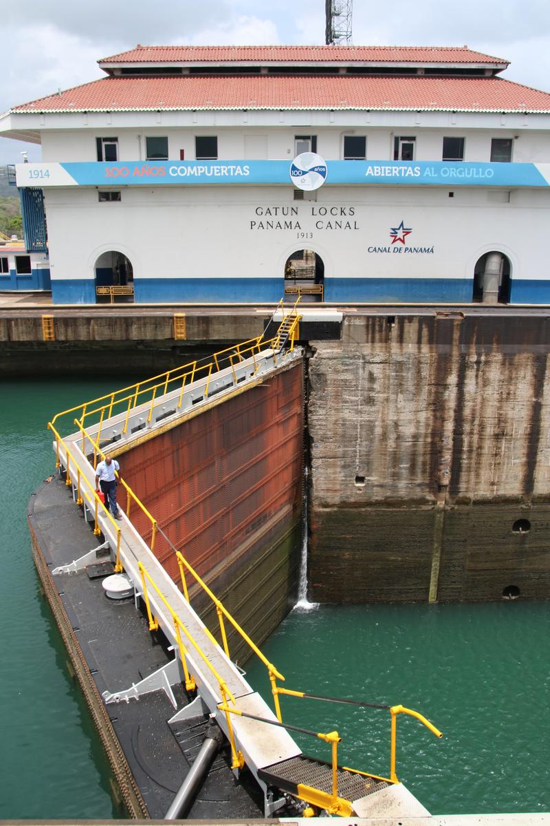 vadrouilleurs's tweet photo. #Panama : visite des écluses de #Gatun et balade en #PanamaExpressTrain : http://t.co/7EgDkGoiSI cc @FranciaPanama http://t.co/BbsbPimFzp