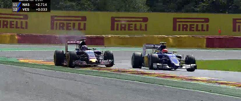 RTLGP's tweet photo. #F1 Met 300+ km/u buitenom door Blanchimont. @Max33Verstappen zorgt opnieuw voor spektakel! #RTLGP http://t.co/xMMoc0lgft