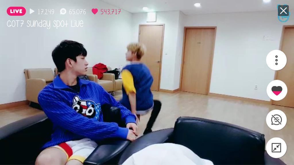 kunpimork's tweet photo. THIS IS BAMBAM DANCING HYUNA'S BECAUSE IM THE BEST IM BYE http://t.co/uvXLl38yD1