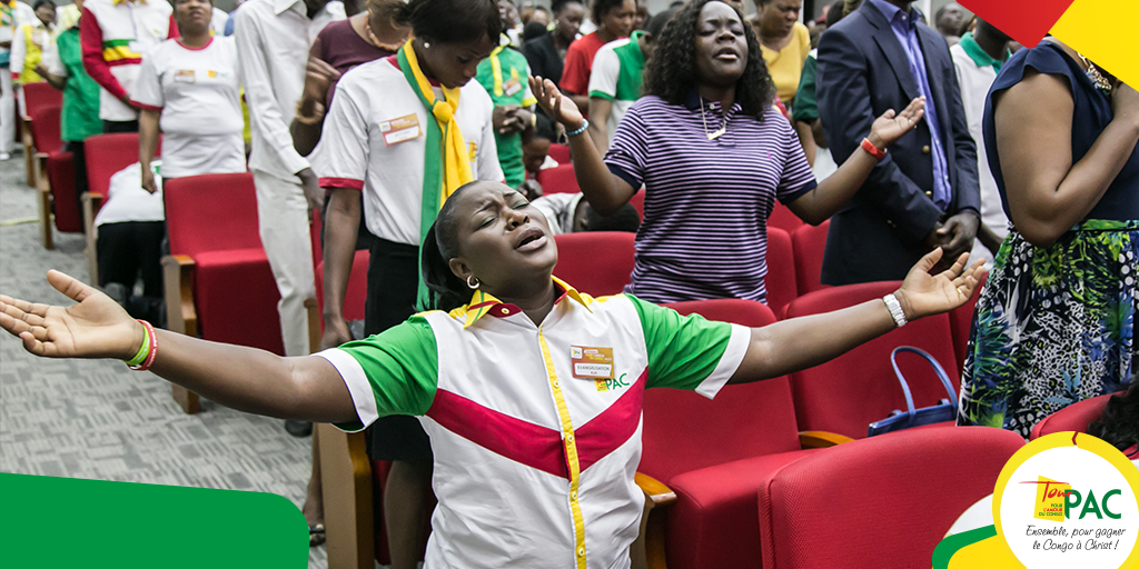 tourPAC's tweet photo. "Je me tiens dans ta présence, Je suis conscient de Ta grandeur...Tu n'es pas un récit..... #Adoration #TourPAC2015 http://t.co/2qgLCHW1cy