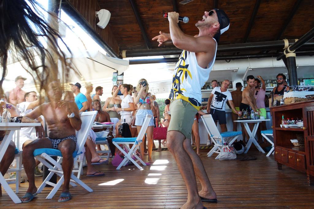 IBZholidaysBIZ's tweet photo. BEACH HOUSE SESSIONS #2 @chiringay #ibiza today with @claradacosta @Peytonsmusic and #DylanNaylor on #violin http://t.co/jEL1qcVRxw