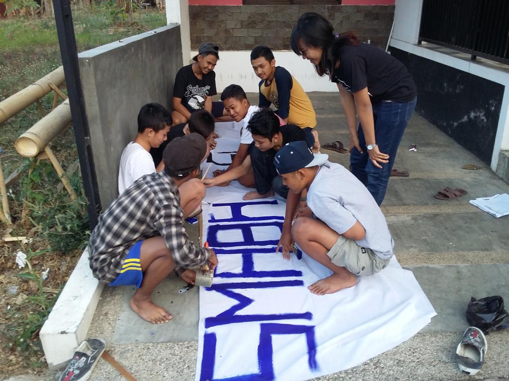 smaba37's tweet photo. #SmabaGoesToDBL oi oi oi http://t.co/VLD0mSMRUy