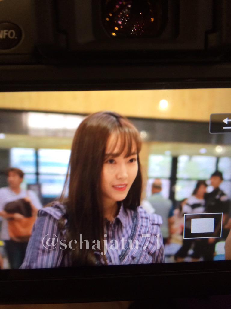 [PIC][23-08-2015]Jessica khởi hành đi Quảng Châu để tham dự sự kiện của "Yes! Coach" vào chiều nay CNFgtFSUwAAGUFT