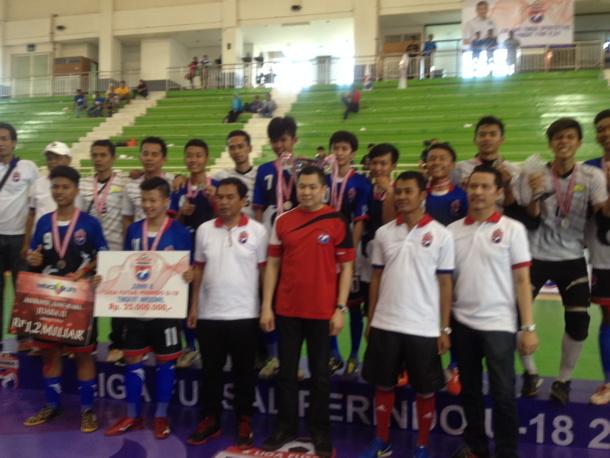 Ketum Bpk <a href="/Hary_Tanoe/">Hary Tanoesoedibjo</a>, Bpk <a href="/arofiq2002/">ahmad rofiq.</a>, Bpk <a href="/AdinDenny/">ADIN denny</a> bersama tim Jawa Barat, juara 2 Liga Futsal Perindo 2015