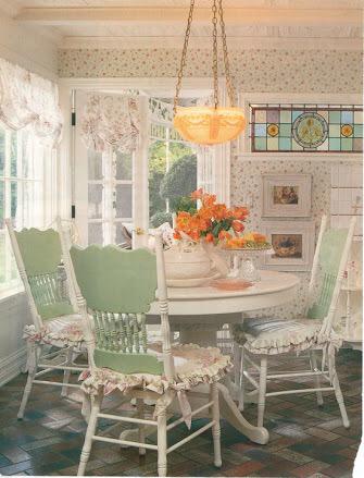 This is how I imagine Cece's place looking like. Neat, cute and lovely! Almost dollhouse like in a way.