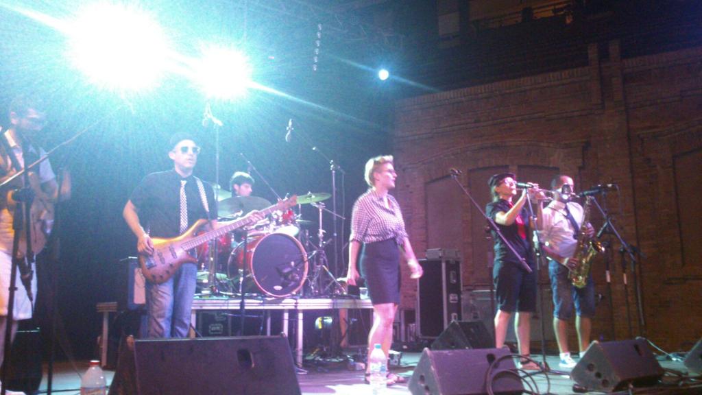 SkazzUp's tweet photo. Gran concert ahir! Gràcies @borinots @XEICSKA i @Ojo_BuenCubero! #FMSants http://t.co/2xPjbPTCBp