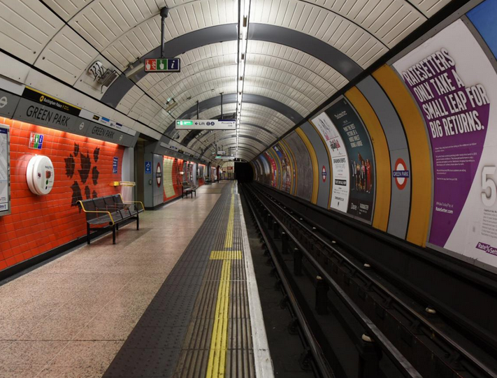 quiqup's tweet photo. Stunning images capture empty London Underground stations! Beat the #TubeStrike with Quiqup! http://t.co/ECqeLvMpav http://t.co/rtSGyz8reM