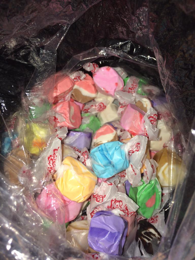 AccidentaiGames's tweet photo. @ValdirNeves29 Haha I have some candy in the trunk if you'd like some? ~Sparks http://t.co/fuAzXv2a16