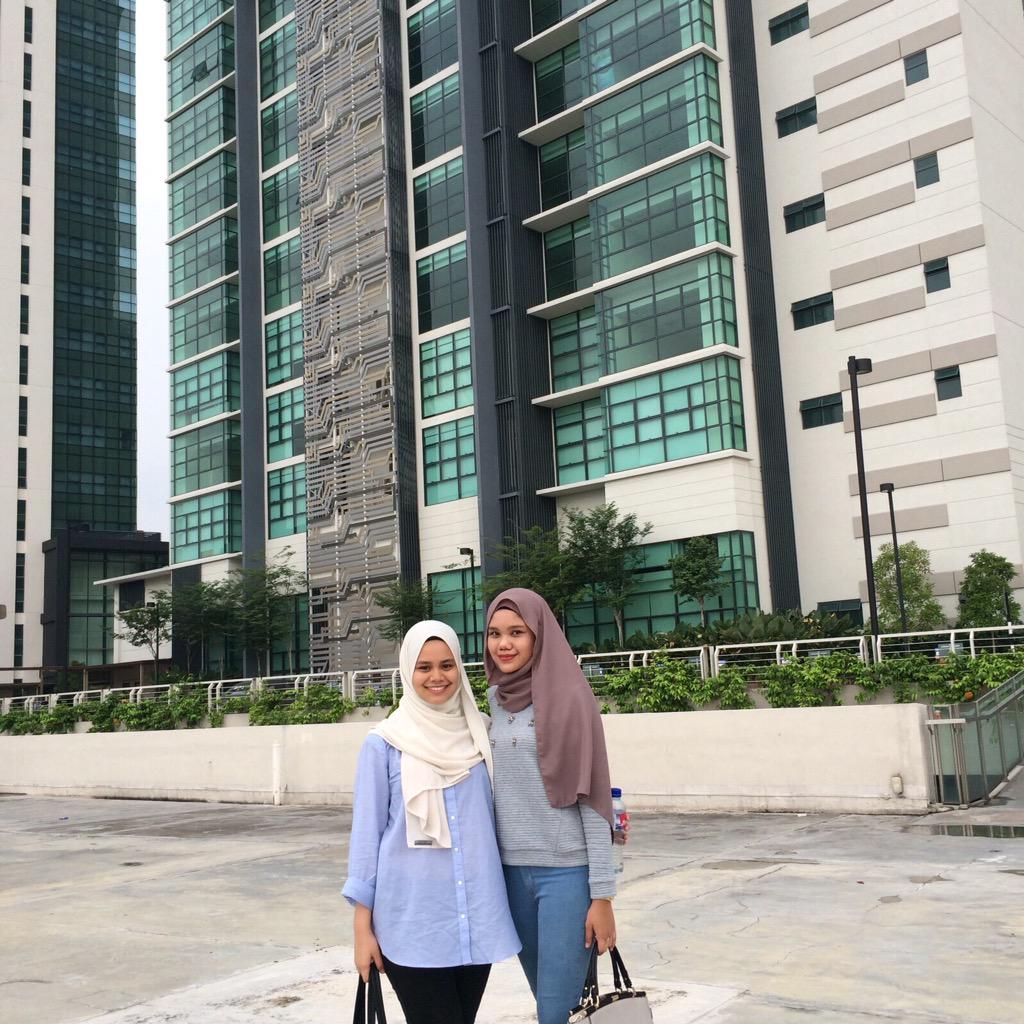 Sarahamir_'s tweet image. With birthday girl 👸🏻 #shewaswearingheels #imnotshort