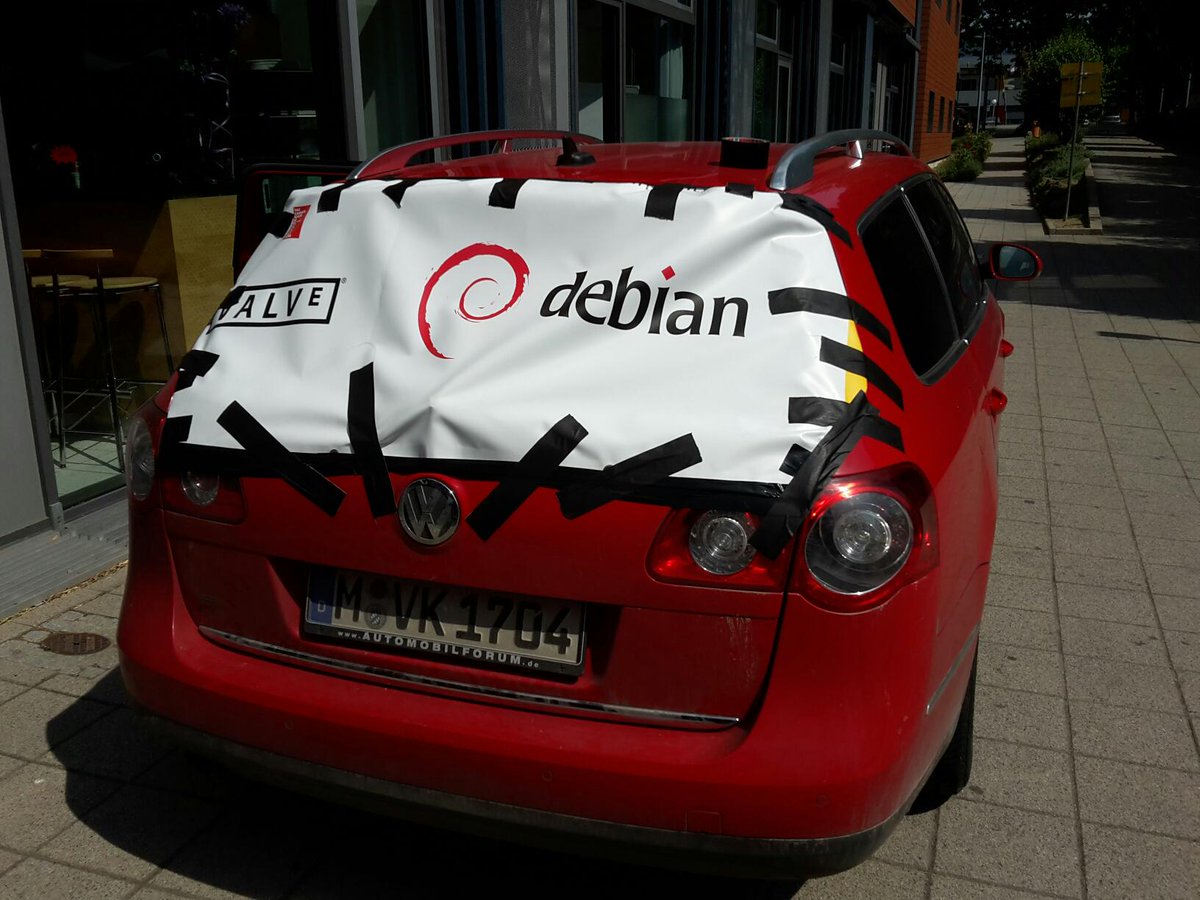 Giko83's tweet image. “@martinkrafft: How to fix a broken rear window #DebConf15 http://t.co/NQT7d5Tief” #sysadminstuff #sysadmin #debian