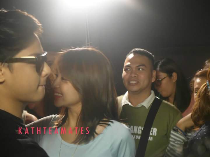 KTeammatesQC's tweet photo. Throwback picture from our SDTG block screening. Too close, isn't? 🙈❤ 
#PSYUnangHalik http://t.co/FZoZFm3AWf