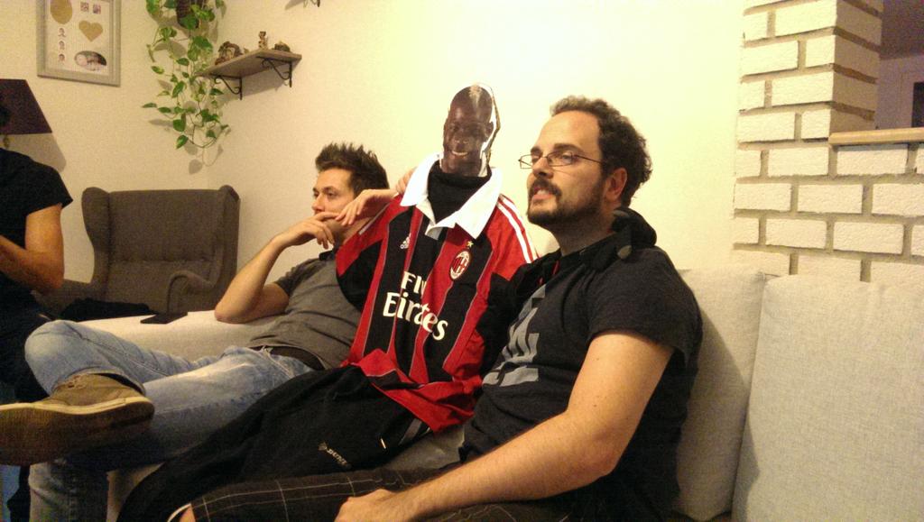 ILNick83's tweet photo. Welcome back home #Balotelli #Milan #MB45 http://t.co/imNc3Thrd6