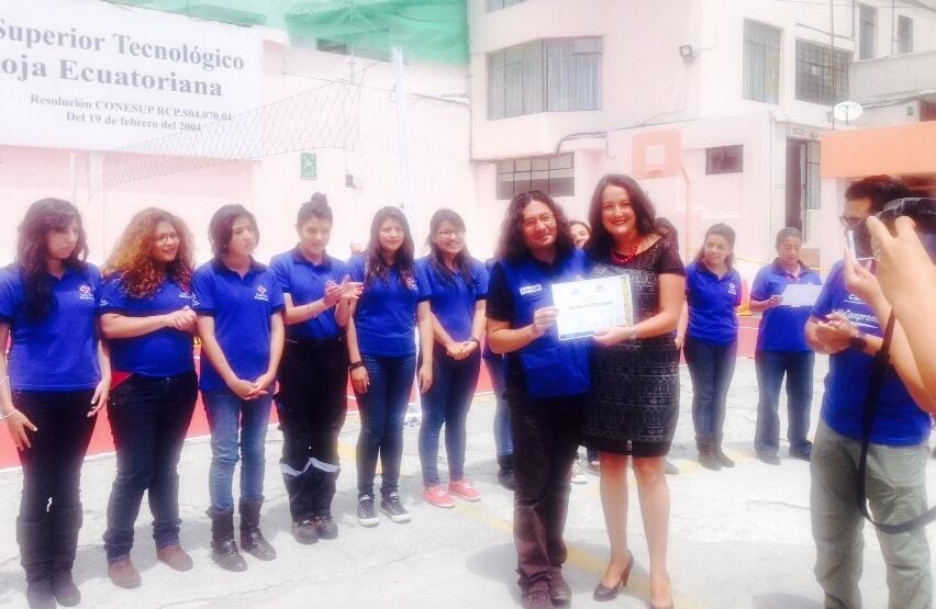 ABCDemocraciaEC's tweet photo. Voluntari@s #ProgramaJuventudes @cruzrojaecuador cuentan con insumos para capacitación en territorio #ABCDemocracia http://t.co/GDtBbvK4uF