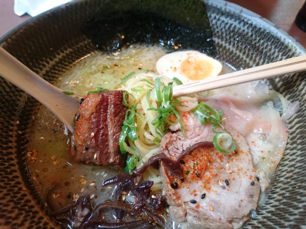 SnowSpottycats's tweet photo. Tonkotsu ramen in Berlin? Why not, &amp; actually damn tasty too!
#Omnomnom #Foodgasm
#AdventuresInBerlin http://t.co/uZNWVGD0Fx