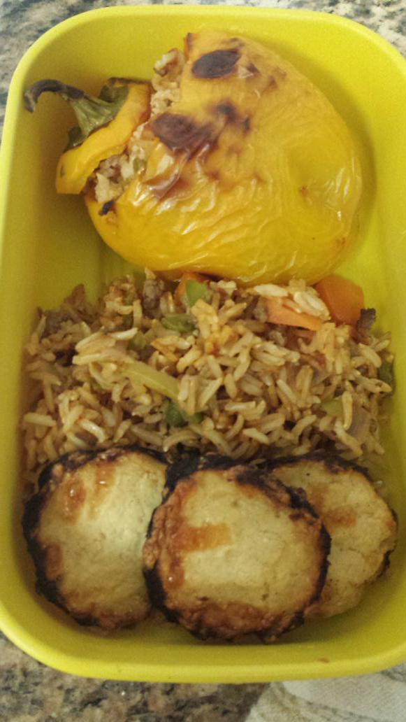 weightlossDub's tweet photo. Eat healthy 24/7, not just one meal a day!  Stuffed peppers with mince and rice, plus cauliflower cheese bites #lunch http://t.co/O21hMdLHLP