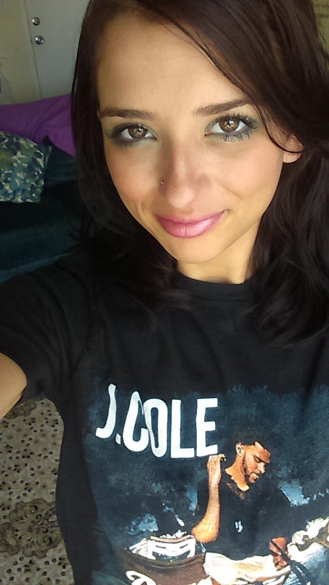 ModelKayMarie's tweet image. #ForestHillsDriveTour #ColeWorld #charlotte #concert #jcole #soldout #HipHop @JColeNC best night ever!