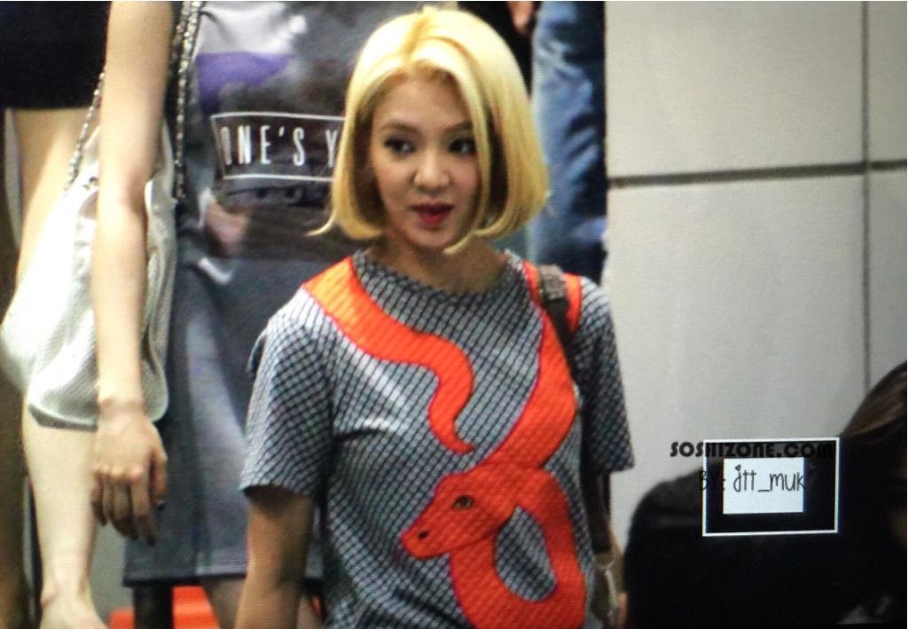 [PIC][23-08-2015]Tiffany - HyoYeon - Yuri và Sunny xuất hiện tại SMCOEX để ghi hình cho chương trình “Better Late Than Never” vào tối nay CNGDy9aUsAAFYk5