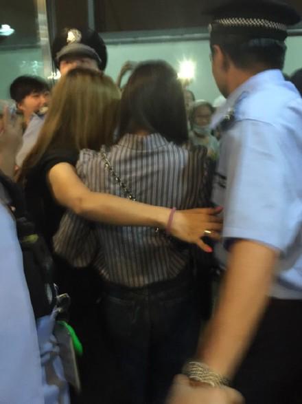 [PIC][23-08-2015]Jessica khởi hành đi Quảng Châu để tham dự sự kiện của "Yes! Coach" vào chiều nay CNGHOreU8AAtMJ0