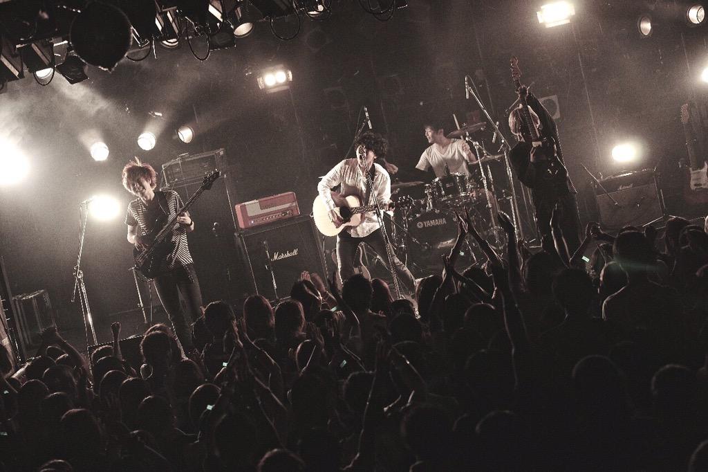 the_uf's tweet photo. 2015/8/23(日)
名古屋 CLUB QUATTRO

TREASURE 05X
〜crossing to the future〜

1.はたち
2.E
3.ずちたち
4.携帯電話
5.命の屍

ありがとうございました！！ http://t.co/j2PkUD0BK2