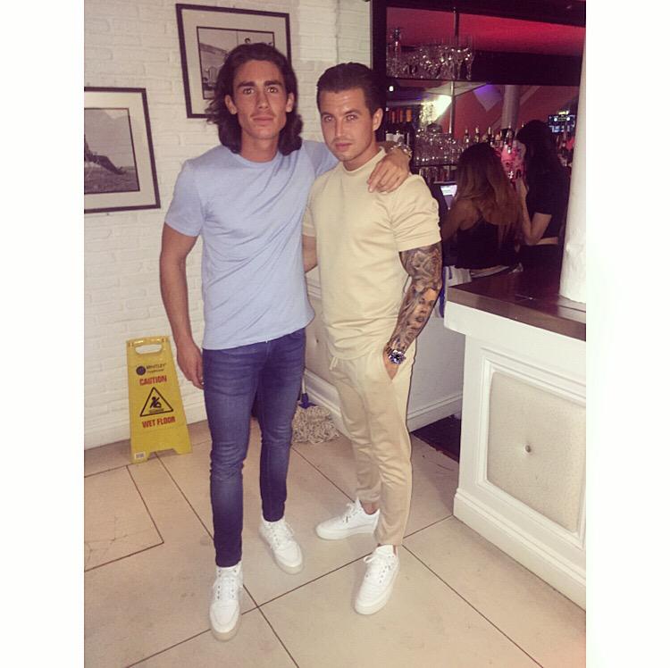 JrnOfficial's tweet photo. Funny old night in the city sober last night @mattjfield still laughing now http://t.co/pRaOYRDVPx