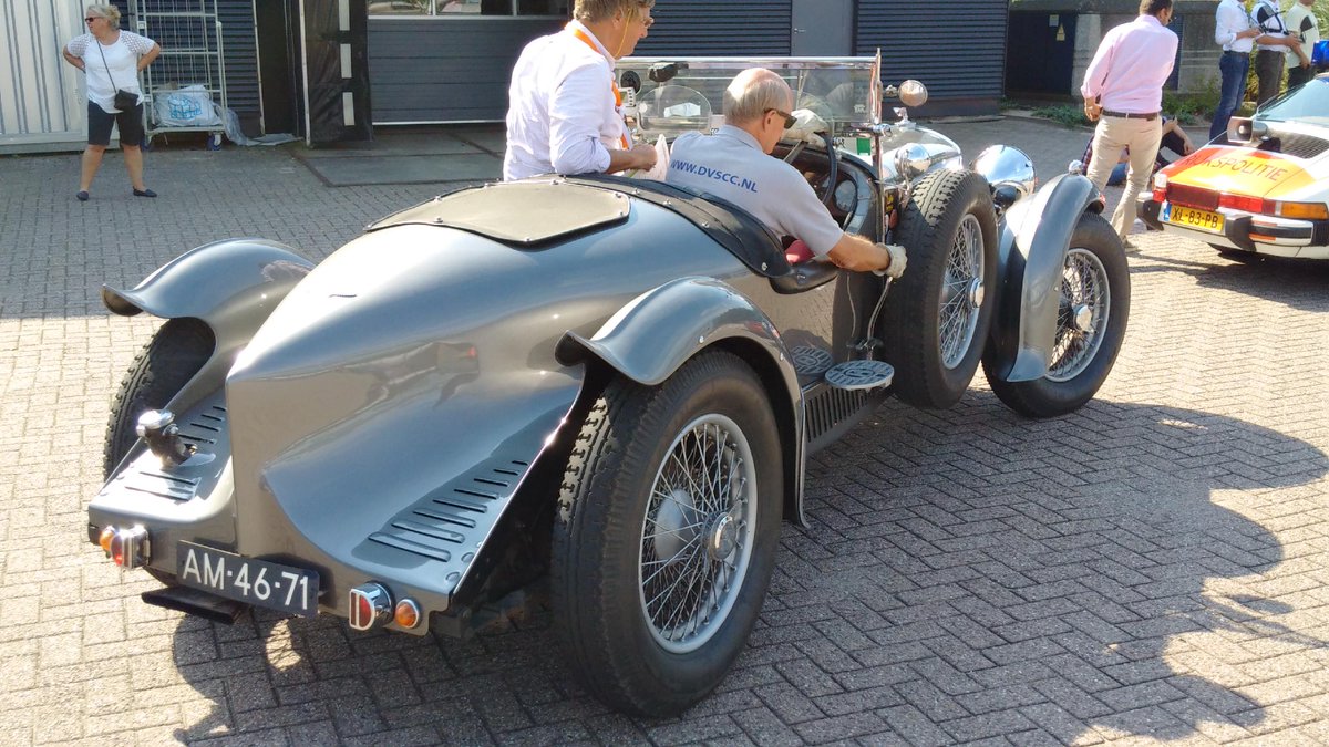 carrosmagazine's tweet photo. Gijs van Lennep Legend, de proef! (2) @GvLL1 http://t.co/7RXvZIkpem
