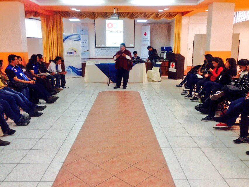 ABCDemocraciaEC's tweet photo. Iniciamos el segundo día de capacitación con voluntarios #ProgramaJuventudes @cruzrojaecuador #YoMeComprometo http://t.co/5PjTQPsDUT