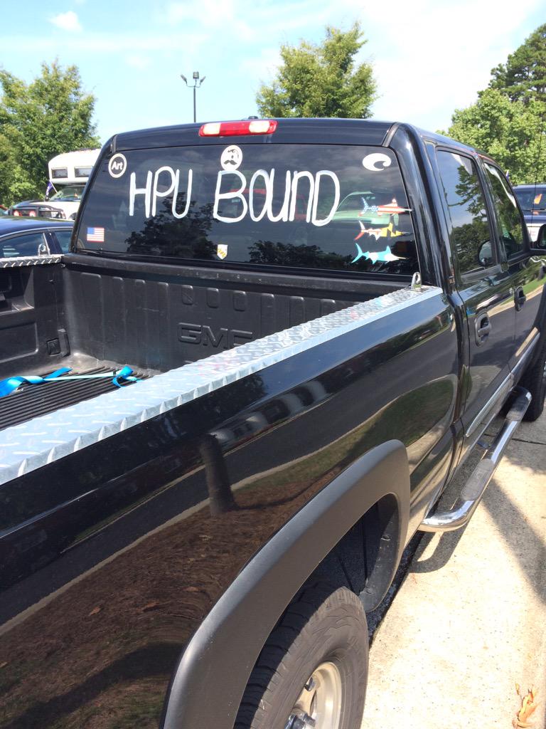 HpuPeer's tweet image. We had a great move in day yesterday ! Saw a ton of parents repping their love for HPU on their cars traveling to NC!