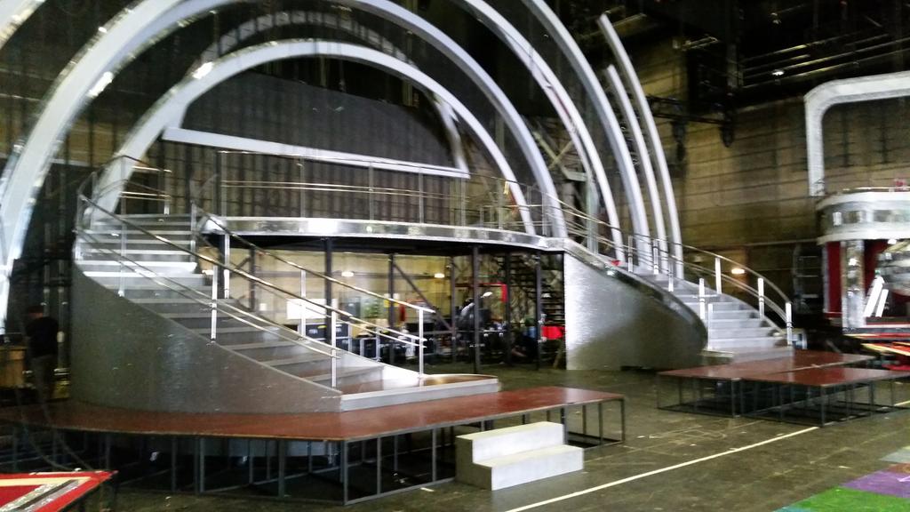 Jay1976_UK's tweet photo. Who wants a walk down the stairs!!!! http://t.co/bCqkH7BhIV