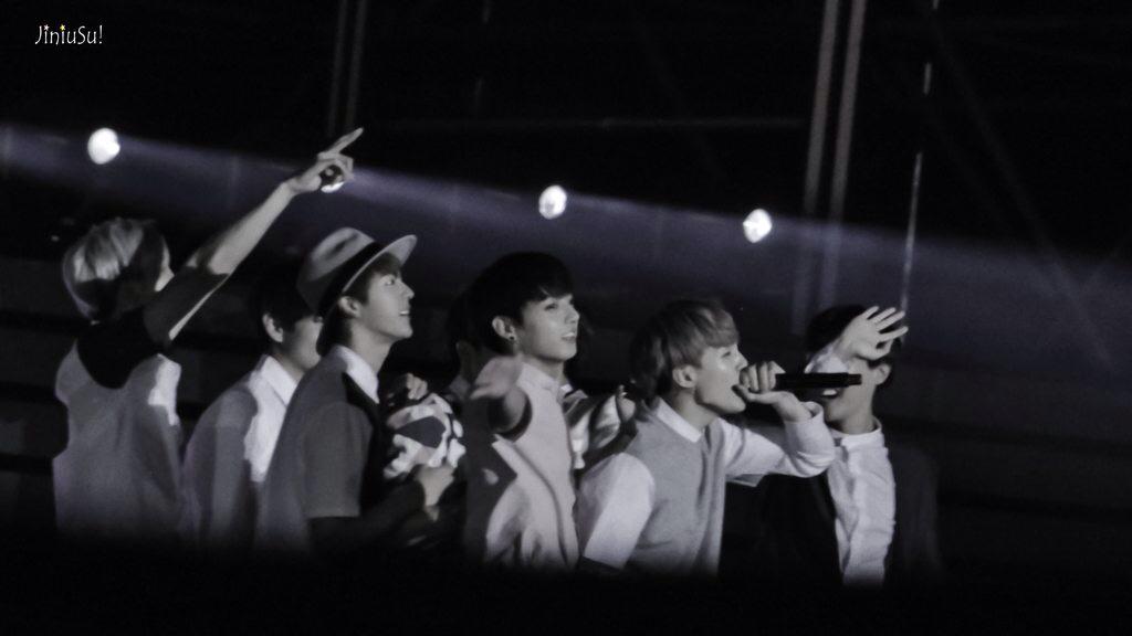 JiniuSu9293's tweet photo. 너무한 감기 걸려서 지나가버렸던 방탄소년단 800데이즈‥ㅠㅠ
이제와서 늦지만 축하합니다>.<💕
앞으로도 함께하자!
#BTS800Days #진 #슈가 #JIN #SUGA
http://t.co/9uUATBk9pc http://t.co/kXt5OgLi0g