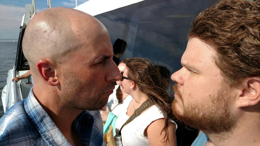Jon_Kleber's tweet photo. Seastreak Staredown http://t.co/755xbMpkUO