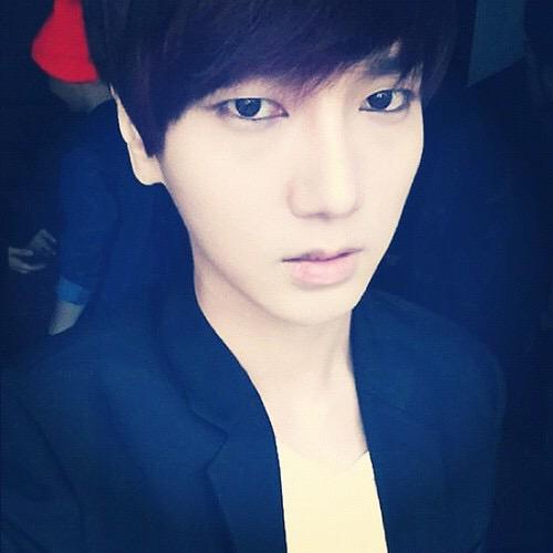 littlestar1208's tweet photo. Simplemente te amo cabezon hermoso❤️❤️❤️❤️❤️ #HappyYesungDay http://t.co/QF1g1DYLjQ
