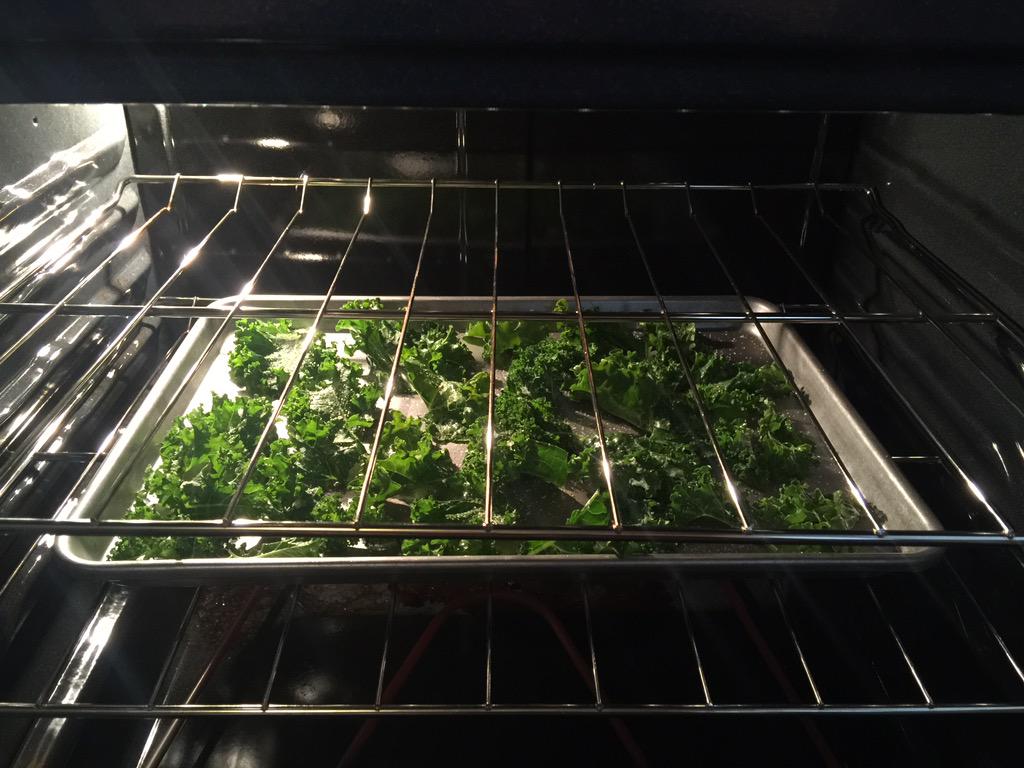 vegansgoraw's tweet image. Garlic Salted Organic Kale Chips
Recipe: vegansgoraw.com/garlic-salted-…
#Vegan #snacks