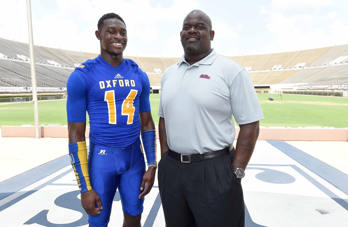 Courtney Cronin On Twitter Like Father Like Son My Story On Om Com Dkmetcalf14 Fmr Chicagobears Ol Terrence Metcalf Http T Co Mpm2dbl0mz Http T Co Gillarnsjy