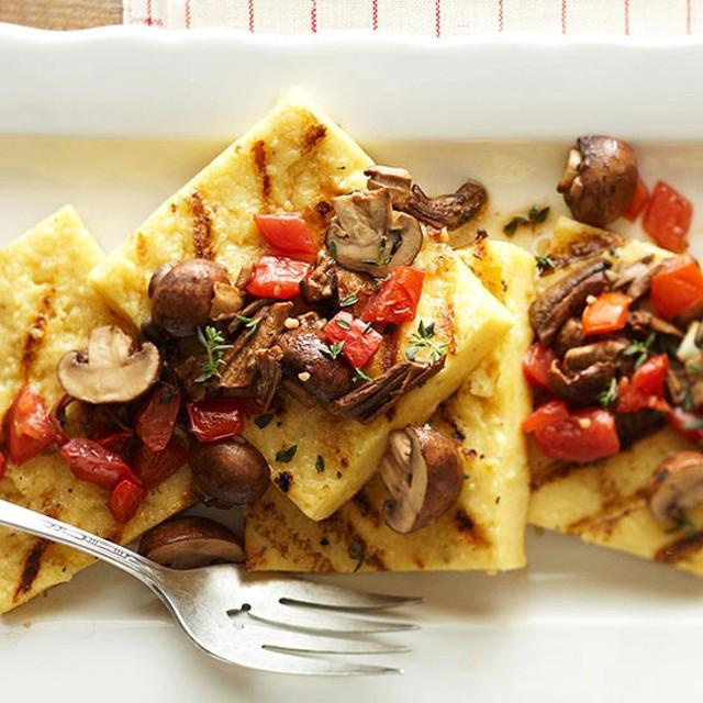Grilled Polenta with Mushrooms by IG @betterhomesandgardens
bit.ly/1ICKwFR
#plantbased #veganism #veganfo…