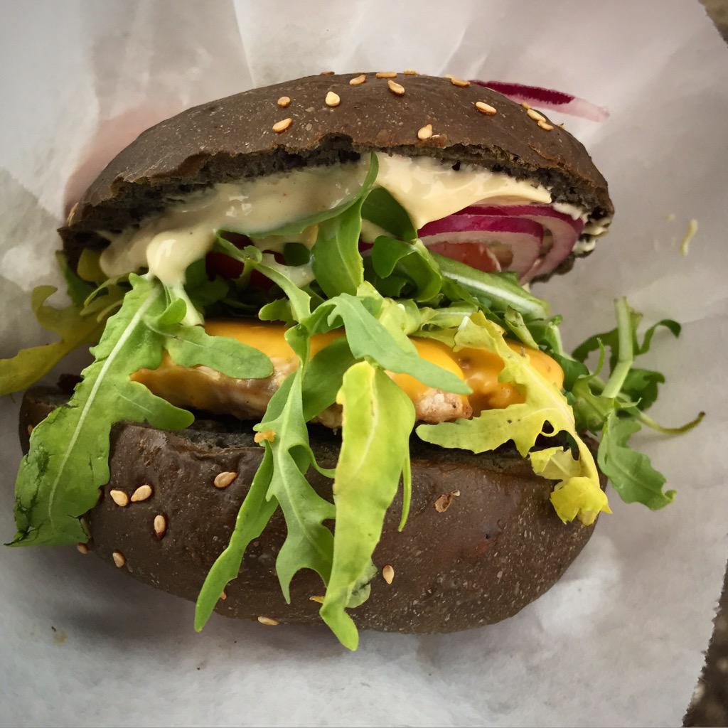 hoomygumb's tweet image. Station 4: Black Tuna Burger bei #Fischfutter.