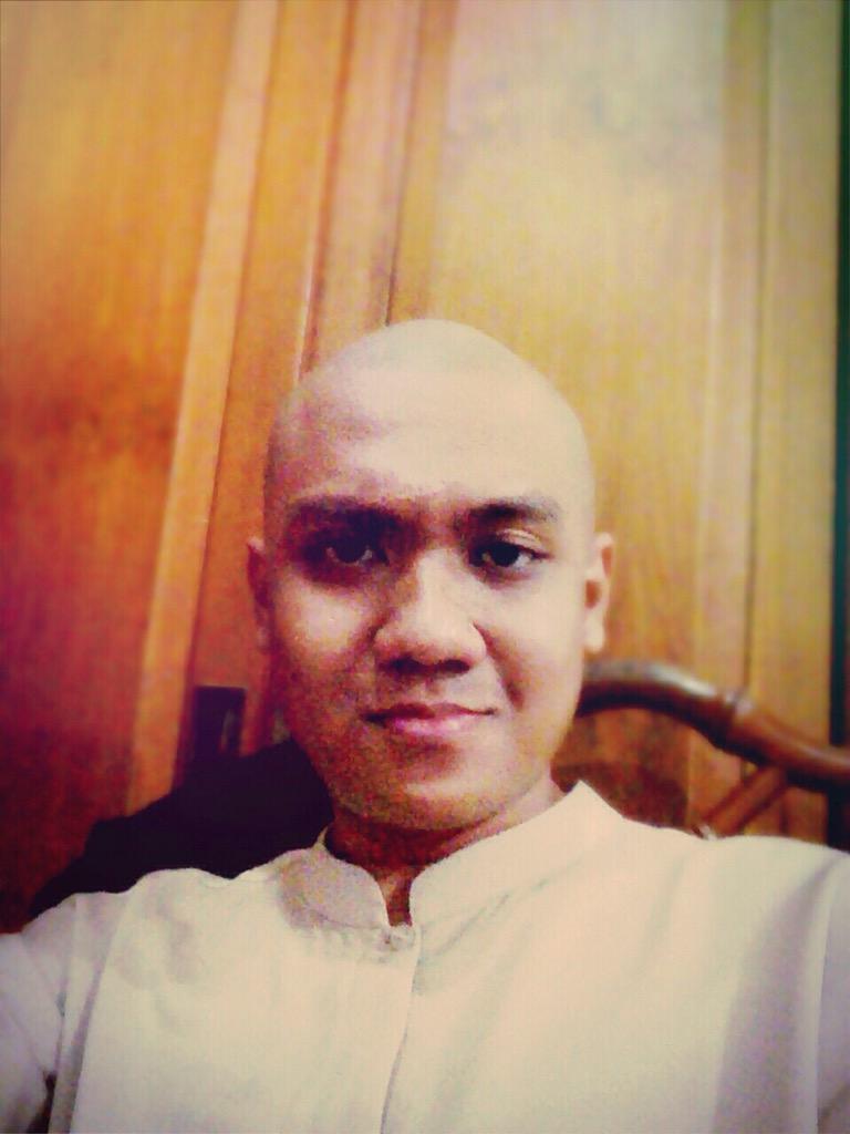 agungsob's tweet photo. Its my hair
Hahahahah bismillahirrahmanirrahim
Doa terakhir sebelum masuk asrama
Ya Allah mudahkanlah 
Amin ya rabb.. http://t.co/ObL6Y6MZu0
