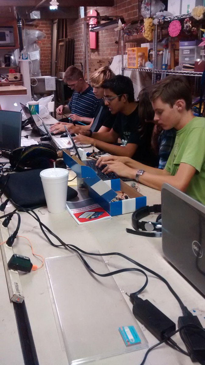 BitBuckets4183's tweet photo. This week, our programming team is working hard on programming servos and motors with arduinos. http://t.co/QH24KKYZ8F