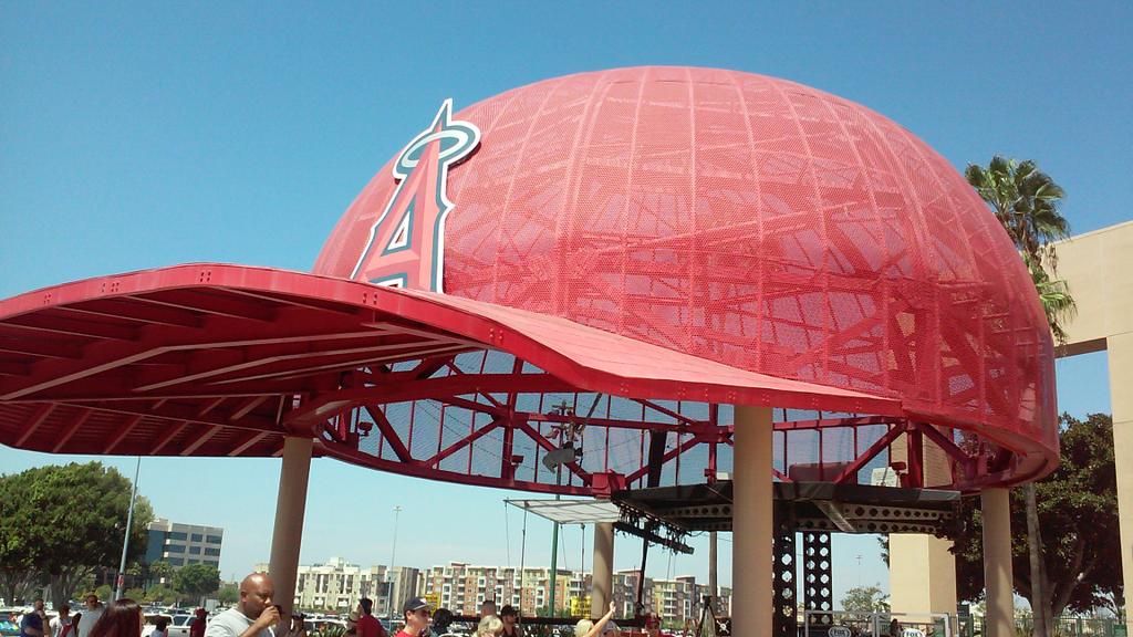 CuteComicGirl's tweet photo. Having a great day @Angels @LosAngeleAngels #angelsbaseball #ralleymonkey #mlb http://t.co/vaLP20cnga