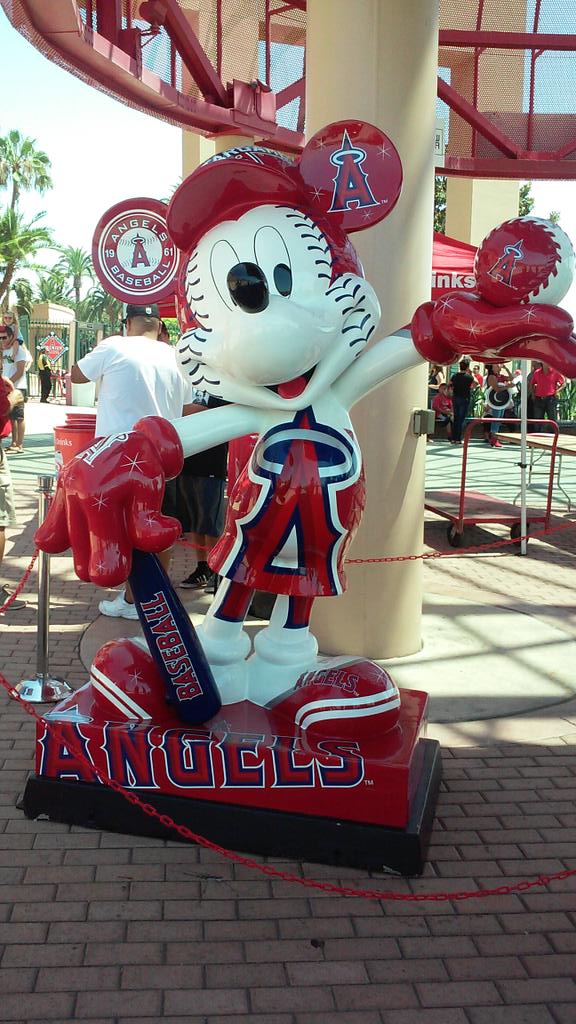 CuteComicGirl's tweet photo. Having a great day @Angels @LosAngeleAngels #angelsbaseball #ralleymonkey #mlb http://t.co/vaLP20cnga