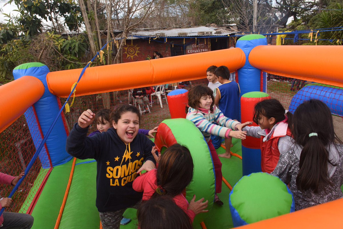 RossiAgustinOk's tweet photo. Gran trabajo de los compañeros de la Vecinal Casiano Casas por el Día del Niño en la zona norte de Rosario http://t.co/yVbs23yjtS