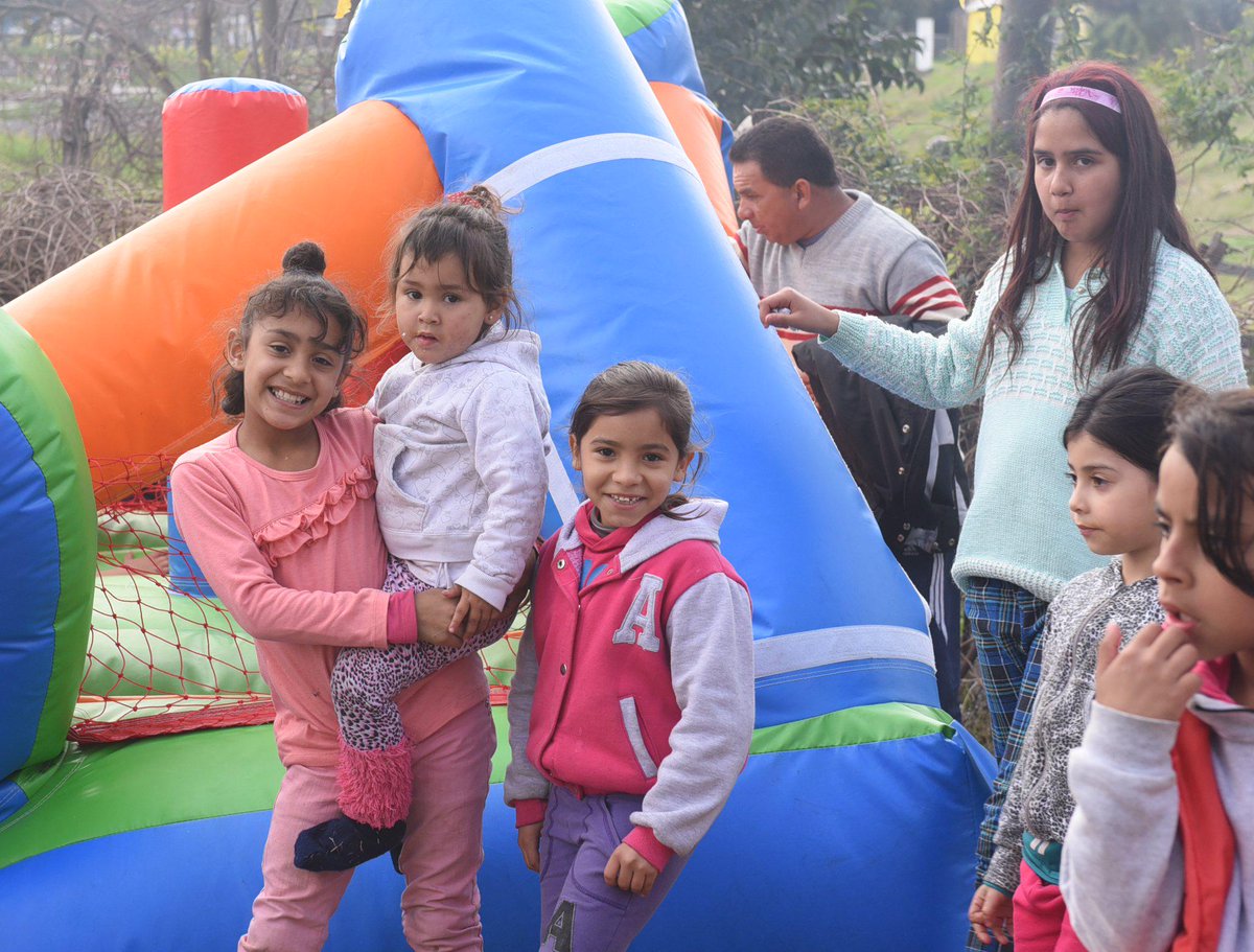 RossiAgustinOk's tweet photo. Gran trabajo de los compañeros de la Vecinal Casiano Casas por el Día del Niño en la zona norte de Rosario http://t.co/yVbs23yjtS