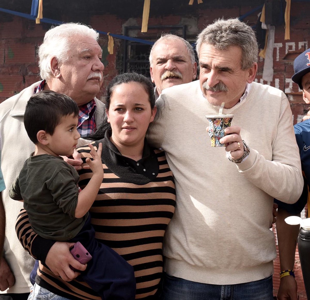 RossiAgustinOk's tweet photo. Gran trabajo de los compañeros de la Vecinal Casiano Casas por el Día del Niño en la zona norte de Rosario http://t.co/yVbs23yjtS
