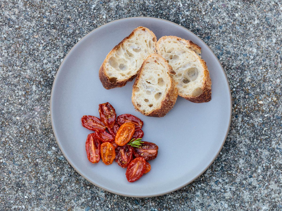sweetsoursavory's tweet photo. One of my favorite things to eat - tomatoes #recipe #tomatoes http://t.co/123wYQIB4c http://t.co/PtOdkowSsL