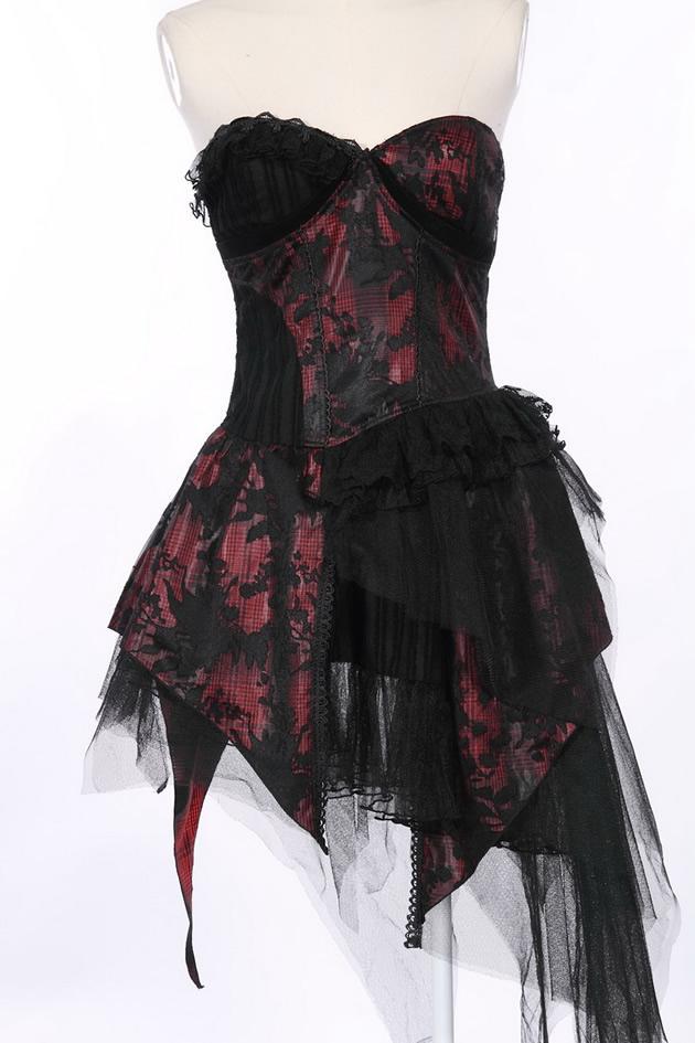 Ginger goes to school in this and doesn't see  <a href="/biersackalex2/">Alex Biersack</a> staring