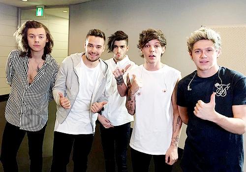 iperfdirection's tweet photo. Hızlanmazsak fark kapanacak #MTVHottest One Direction http://t.co/m2afKG3cTR