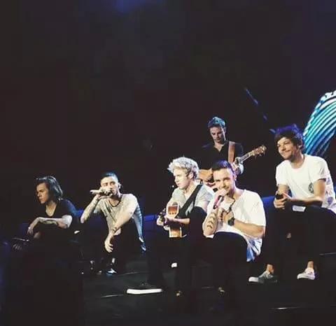 iperfdirection's tweet photo. Hızlanmazsak fark kapanacak #MTVHottest One Direction http://t.co/m2afKG3cTR