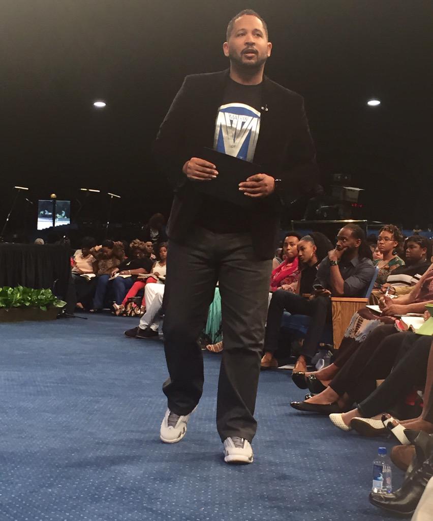 PricelessSteph's tweet photo. I have the coolest pastor! @fredpricejr @MatrixOfTruth @eifministries #THAOS #professorPrice http://t.co/u2A0W0NFoc