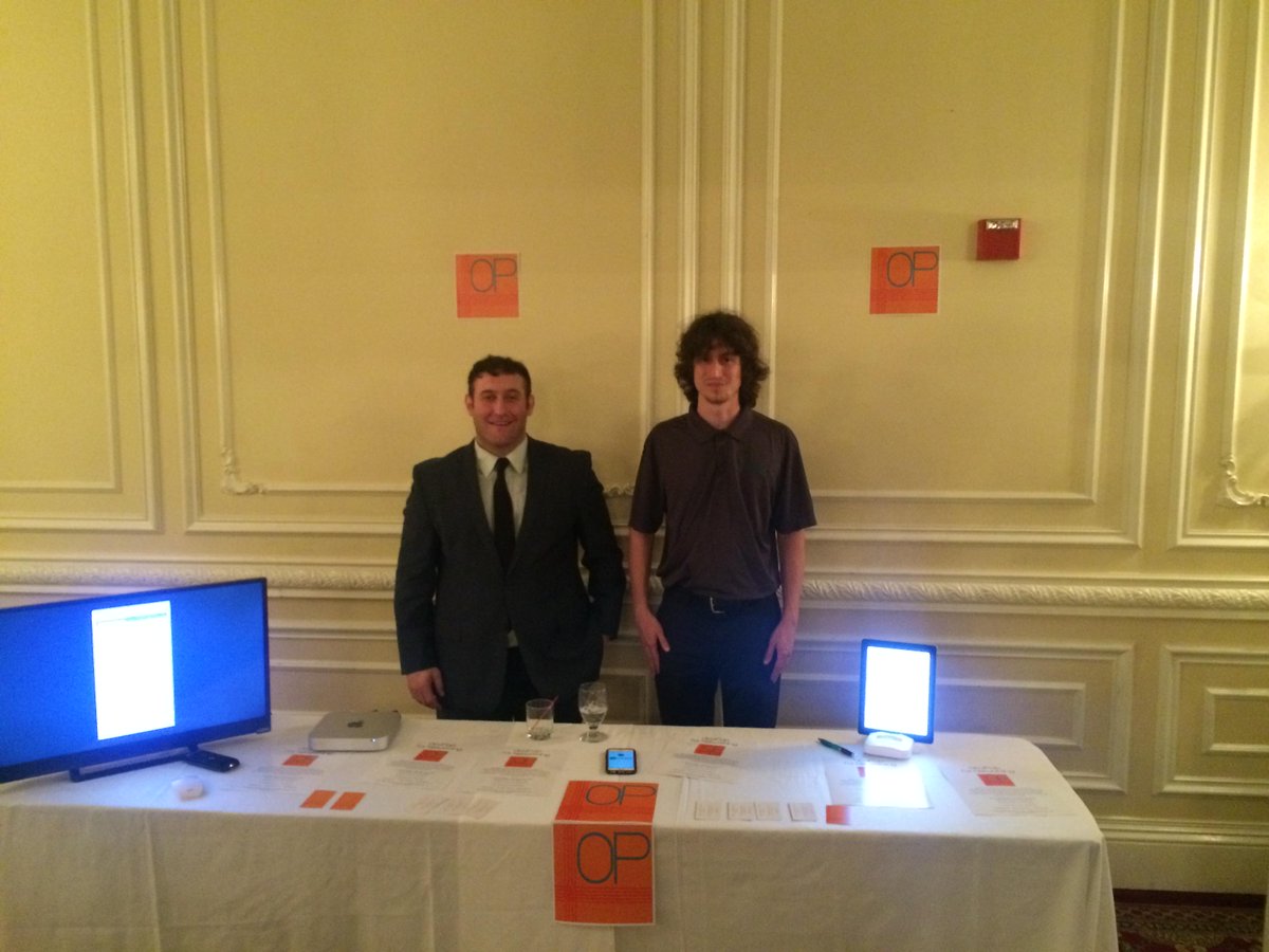 popspotapp's tweet image. #ObviPop had a great  outing promoting our #PaperlessNetworking app for iOS on Wed. @StartupNews_NY @PlainviewPatch