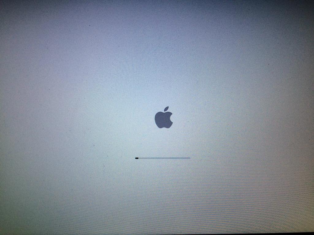 Twetaz's tweet image. I need a #macgenius who knows how to fix a hanging load screen at startup #macbookpro #macsupport #geniusbar
