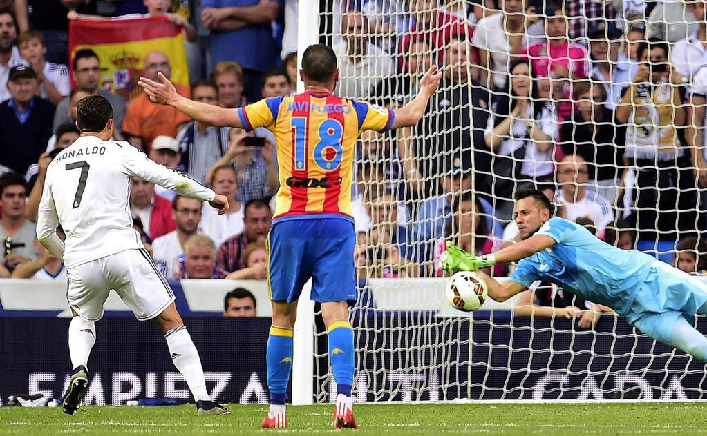 CulesSomos's tweet photo. Messi fallando el penal http://t.co/C8Yom16AKy